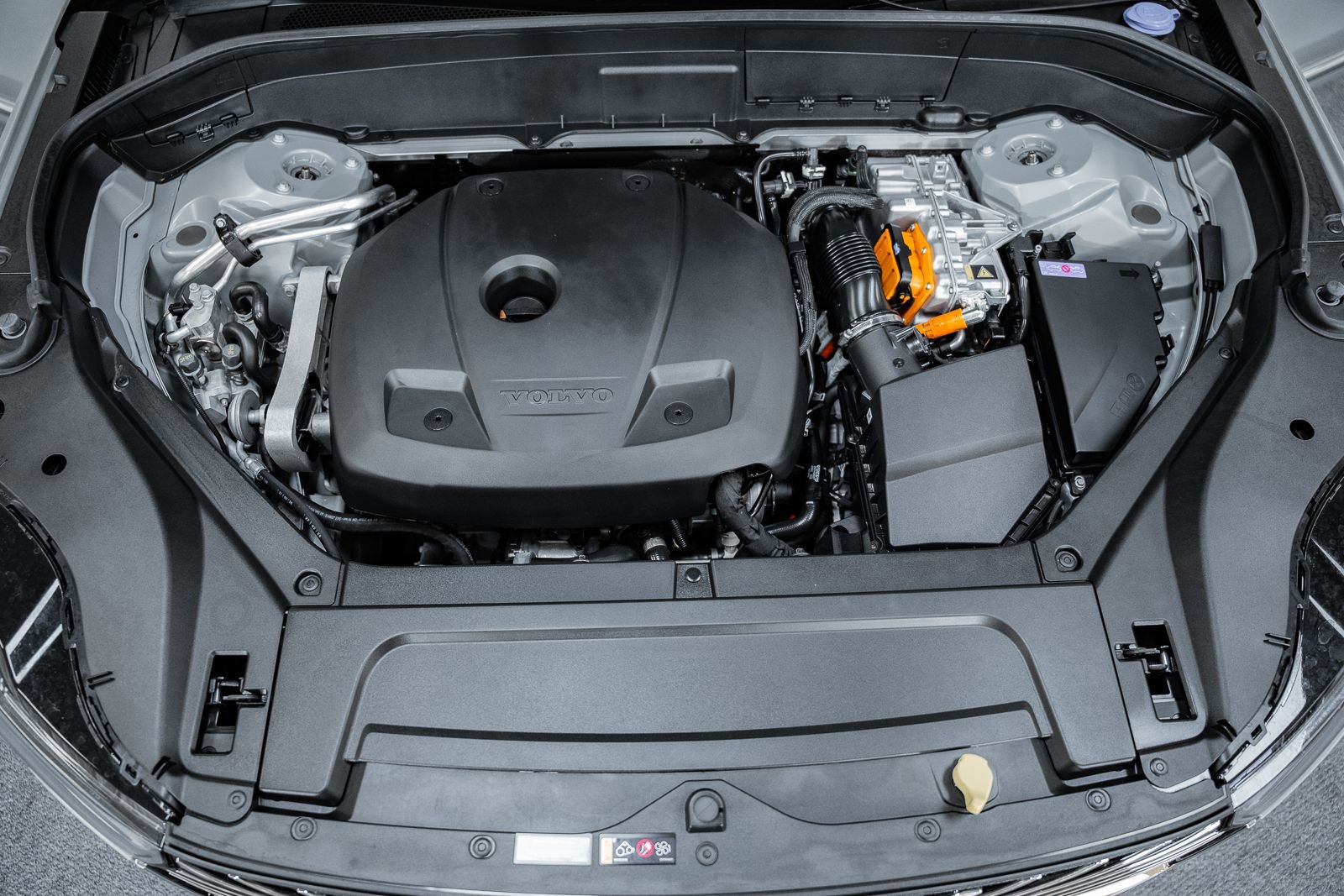 Used 2025 Volvo XC90 T8 Ultra w/ Protection Package Premier image 25