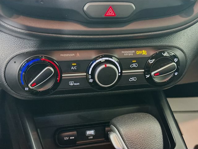 Used 2025 Kia Soul LX w/ LX Technology Package FWD image 21