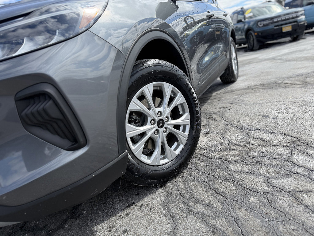 Certified 2023 Ford Escape Active AWD/4WD image 10