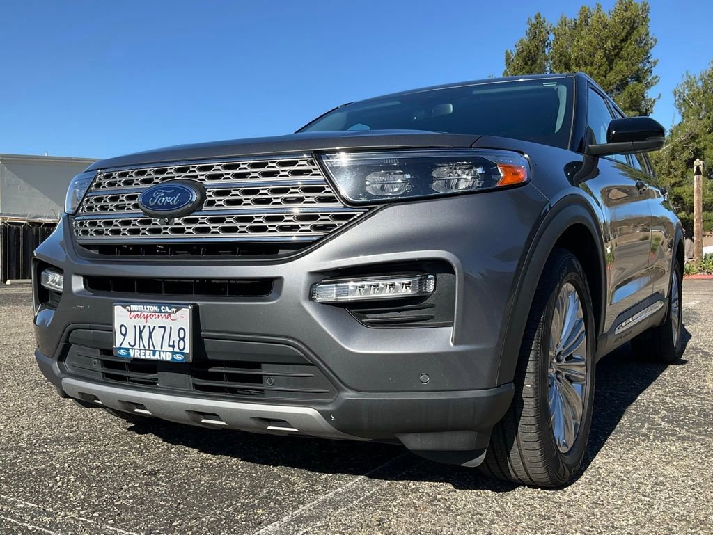 Certified 2021 Ford Explorer Limited w/ Equipment Group 301A image 3