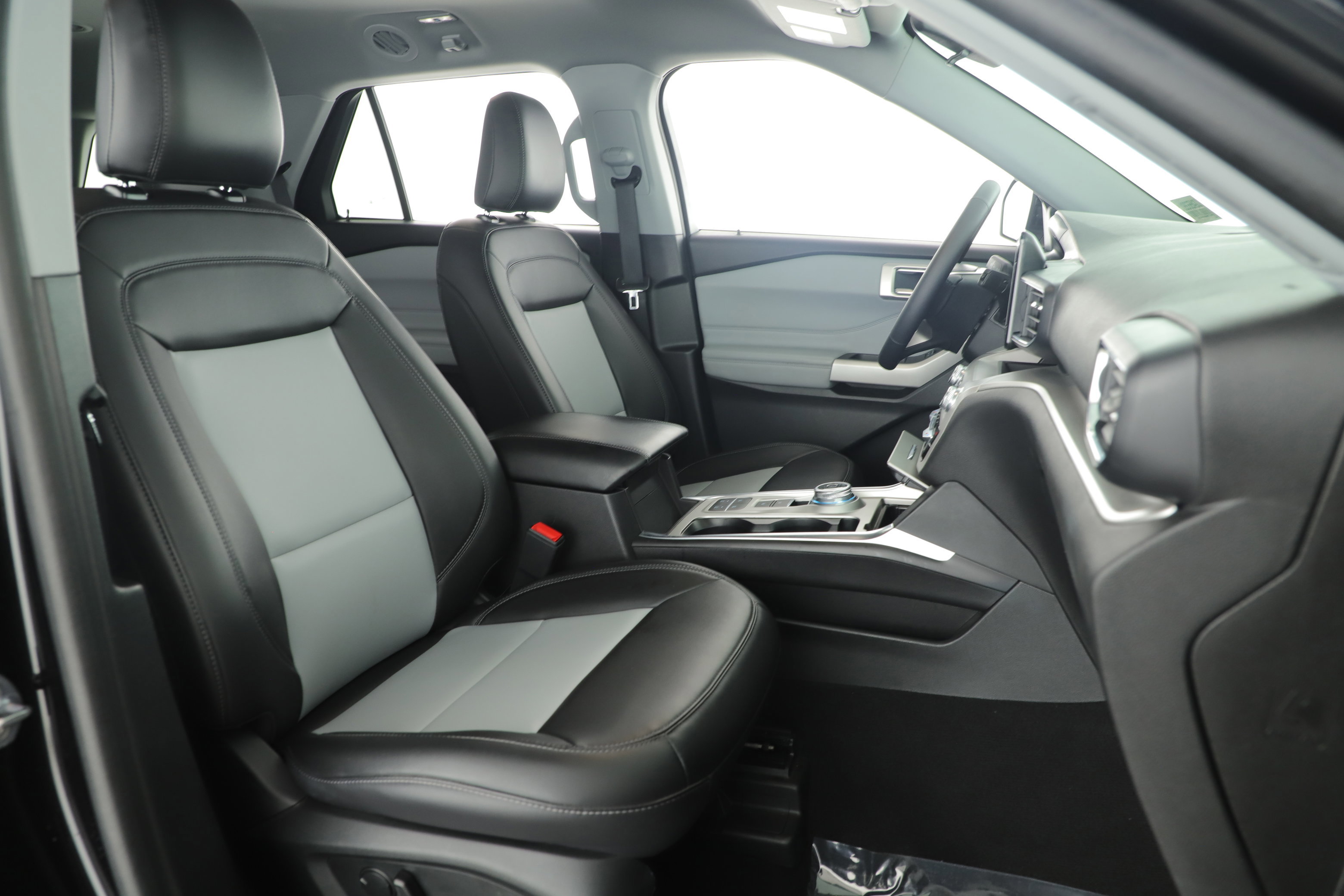 Certified 2024 Ford Explorer XLT w/ Equipment Group 202A image 20