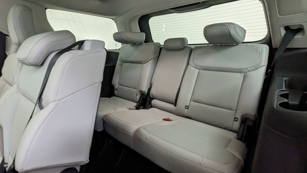 Certified 2025 Ford Expedition Platinum image 38