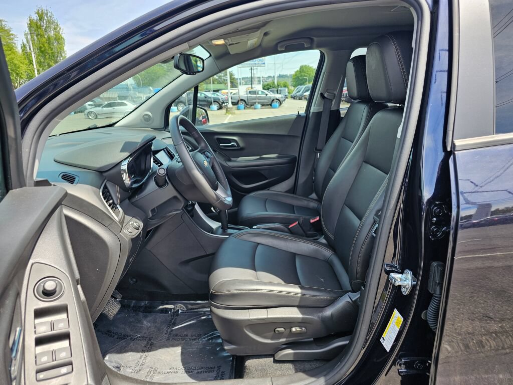 Used 2021 Chevrolet Trax LT w/ Premium Seat Package AWD/4WD image 15
