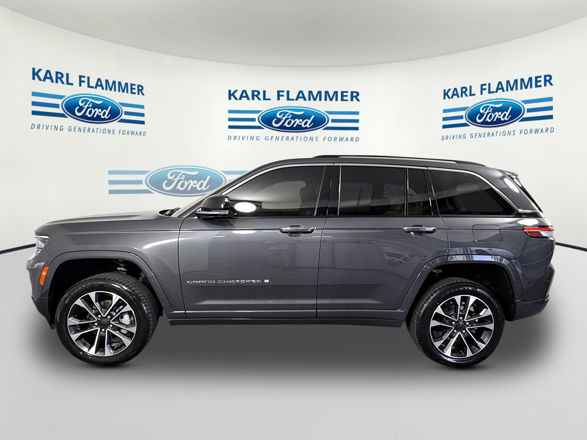 Used 2022 Jeep Grand Cherokee Overland w/ Adv Protech Group III image 5