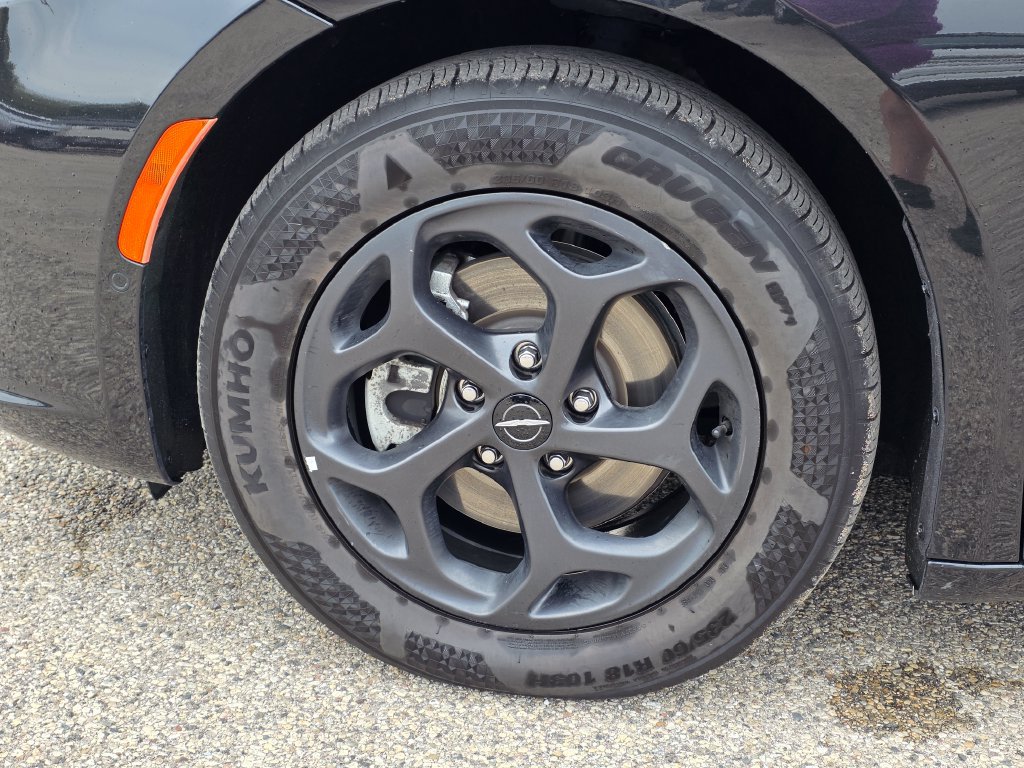 Used 2022 Chrysler Pacifica Touring-L w/ Uconnect Theater Family Group FWD image 15