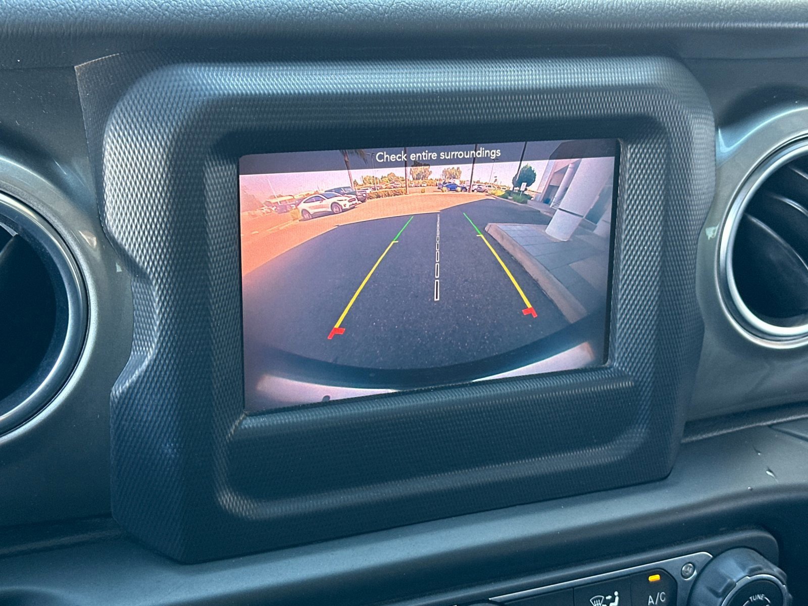 Used 2020 Jeep Wrangler Unlimited Sahara image 18