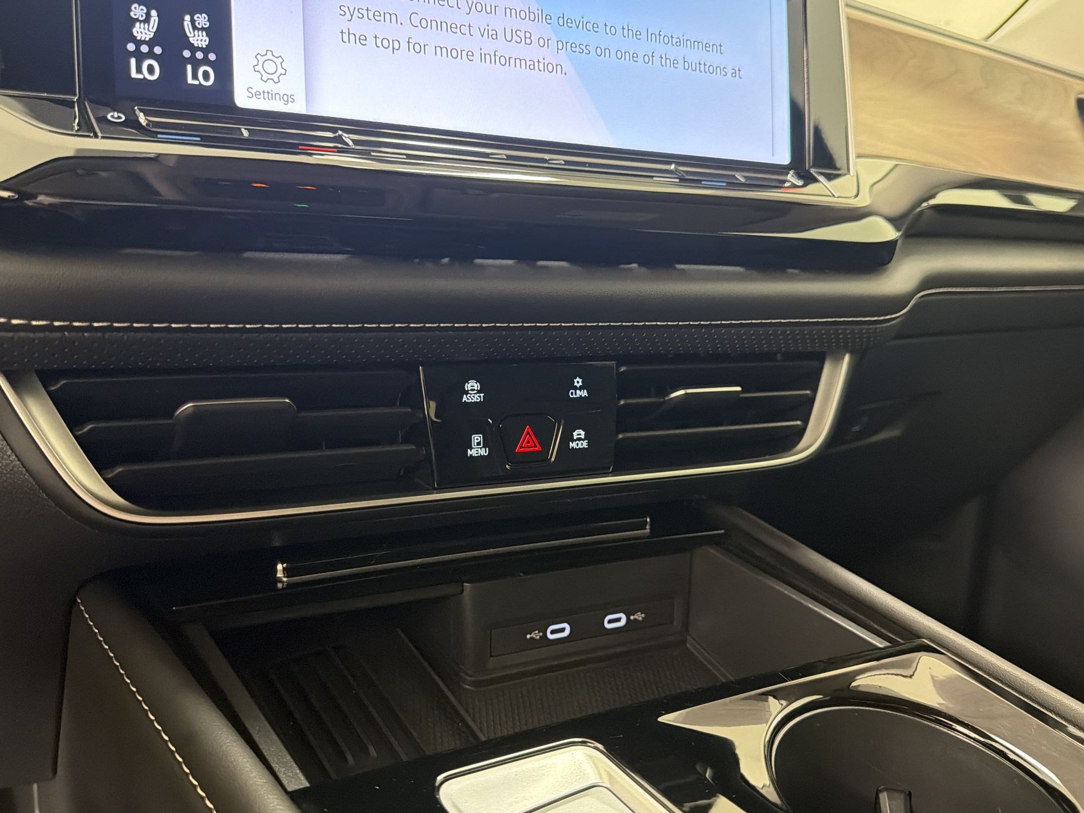 Used 2025 Volkswagen Atlas SE FWD image 29