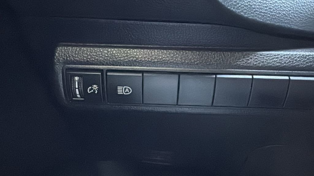 Used 2021 Toyota Corolla SE w/ Carpet Mat Package (TMS) FWD image 17