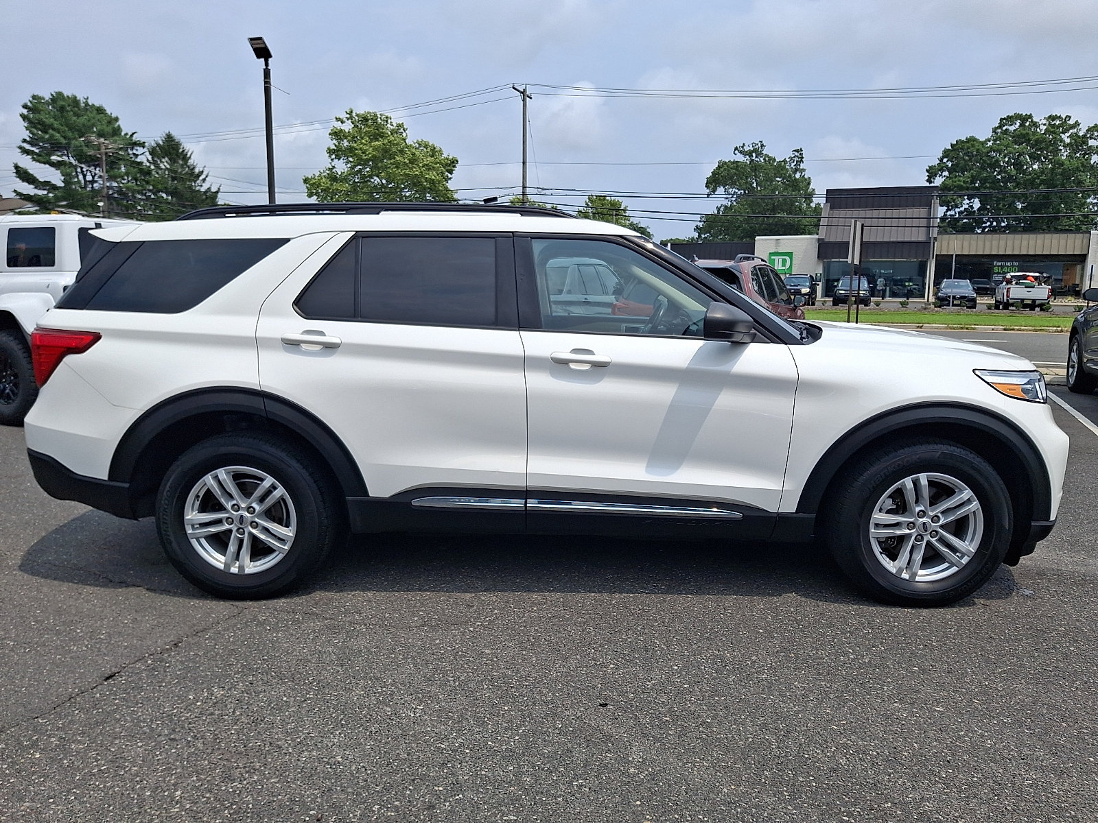 Certified 2022 Ford Explorer XLT w/ Equipment Group 202A AWD/4WD image 12