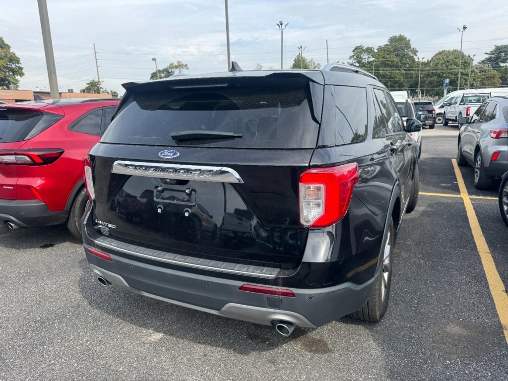 Certified 2024 Ford Explorer Limited RWD image 4