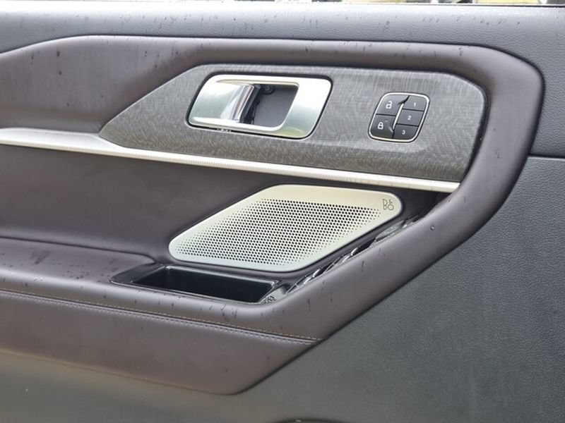 Certified 2025 Ford Explorer Platinum RWD image 27
