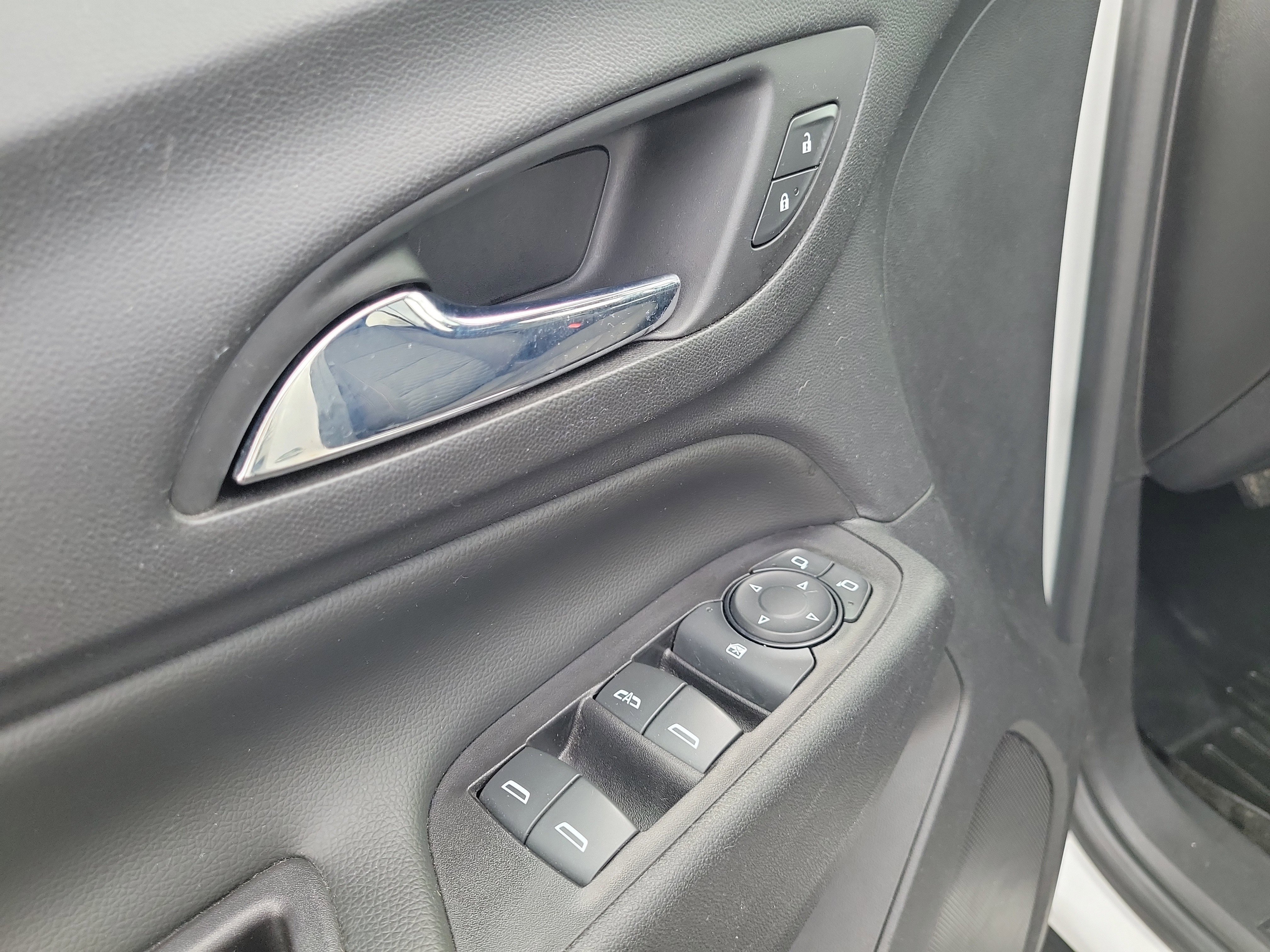 Used 2019 Chevrolet Equinox LT w/ Sun & Navigation Package image 17