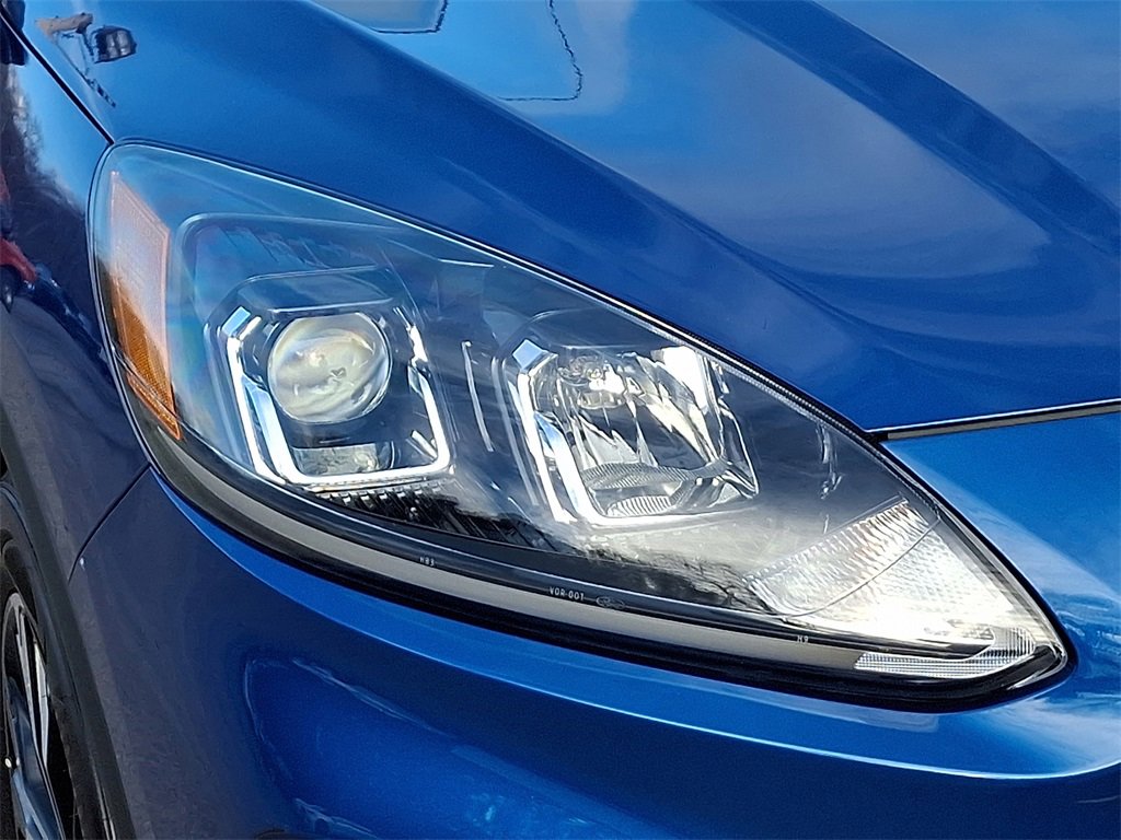 Certified 2022 Ford Escape SE w/ SE Sport Appearance Package image 10