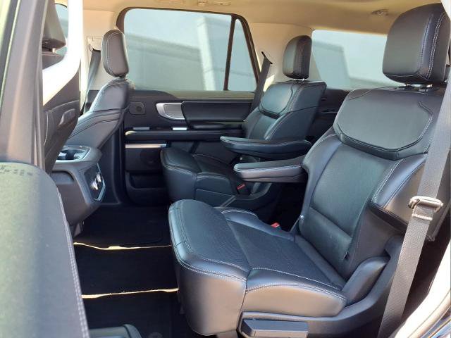 Certified 2025 Ford Expedition Platinum w/ Driver's Package AWD/4WD image 17