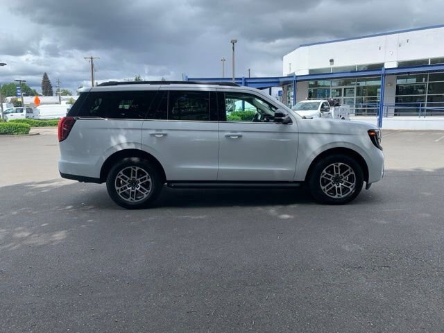 Certified 2025 Ford Expedition Active AWD/4WD image 11