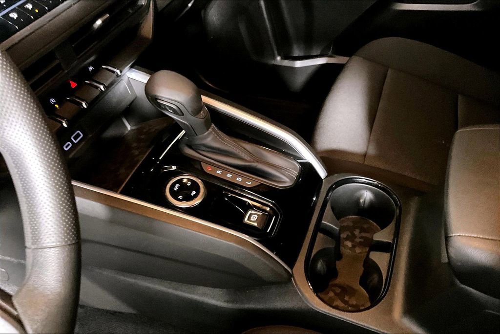 Used 2025 Chevrolet Colorado W/T image 13