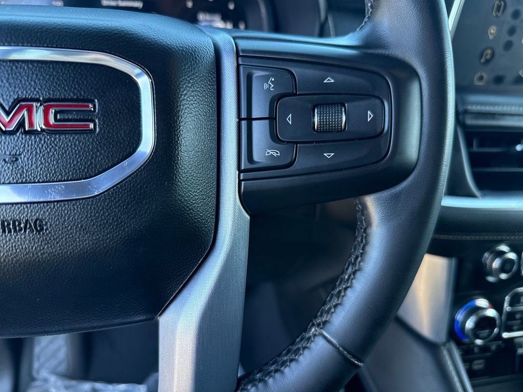 Used 2023 GMC Yukon SLT w/ SLT Luxury Package image 18