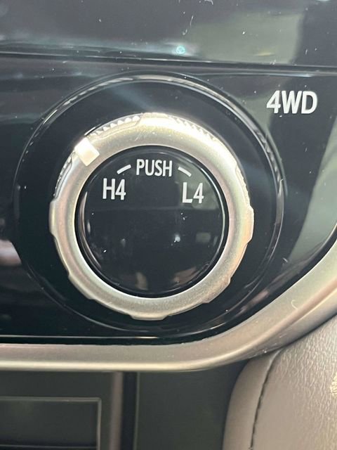 Used 2023 Lexus GX 460 Premium w/ Accessory Package AWD/4WD image 34