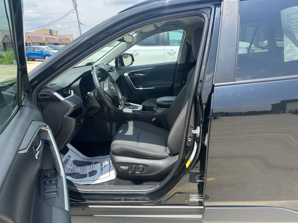 Used 2023 Toyota RAV4 XLE image 9