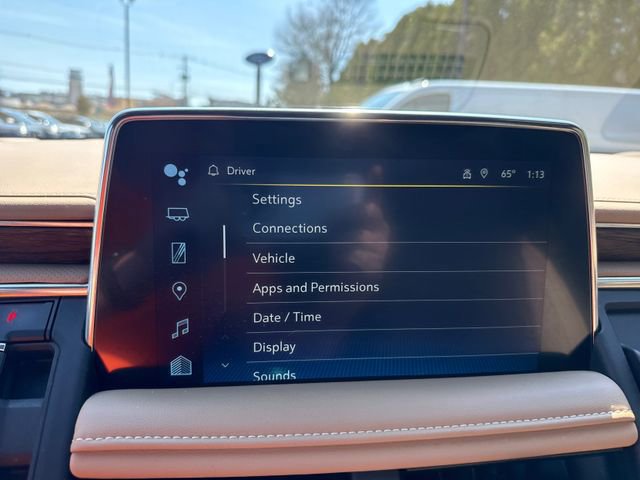 Used 2024 Chevrolet Suburban Premier image 17