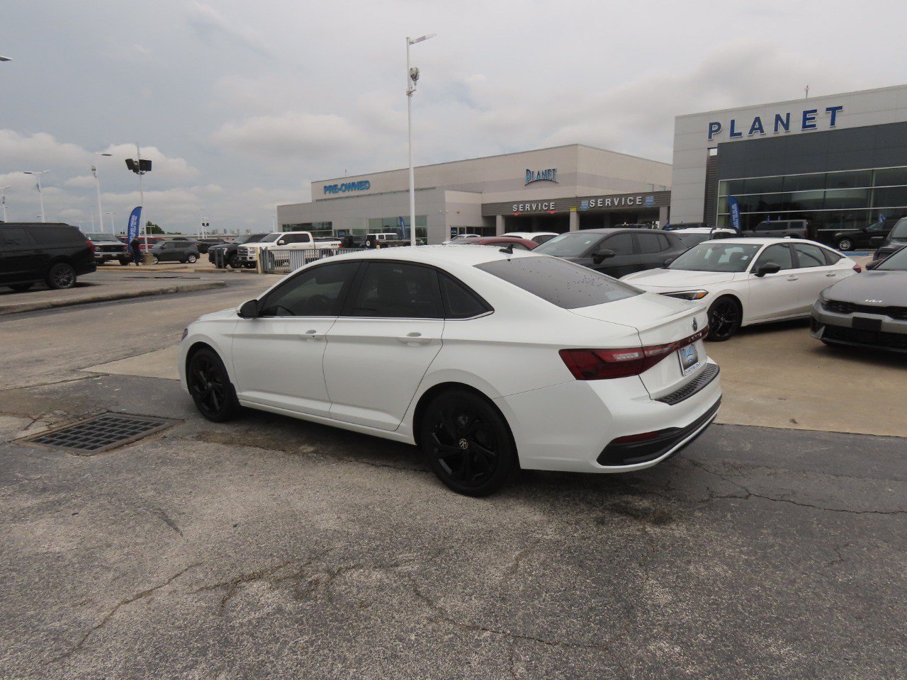 Used 2025 Volkswagen Jetta SE FWD image 16