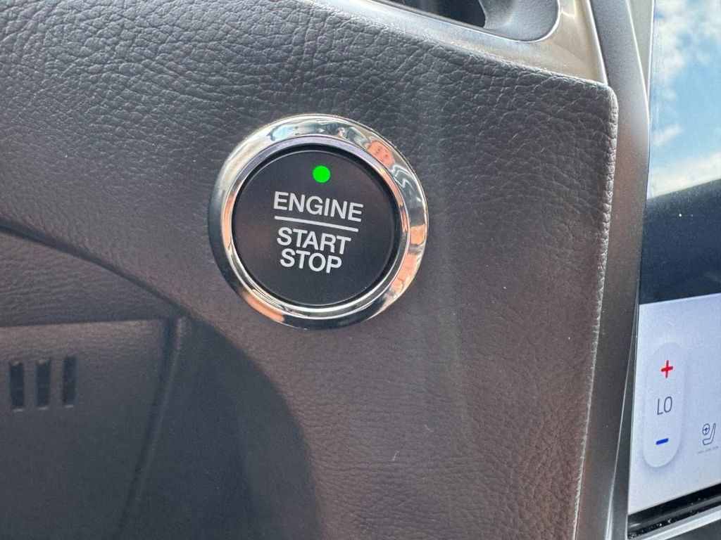 Certified 2024 Ford Edge Titanium AWD/4WD image 21