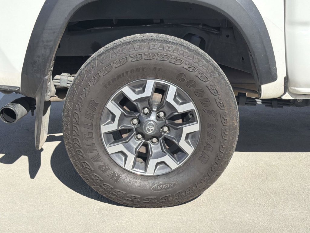 Used 2023 Toyota Tacoma TRD Off-Road w/ Black Out Package (TMS) AWD/4WD image 20