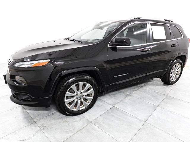 Used 2017 Jeep Cherokee Overland AWD/4WD image 4