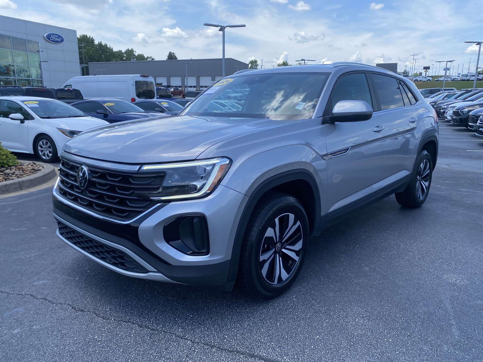 Used 2024 Volkswagen Atlas Cross Sport SE FWD video 3