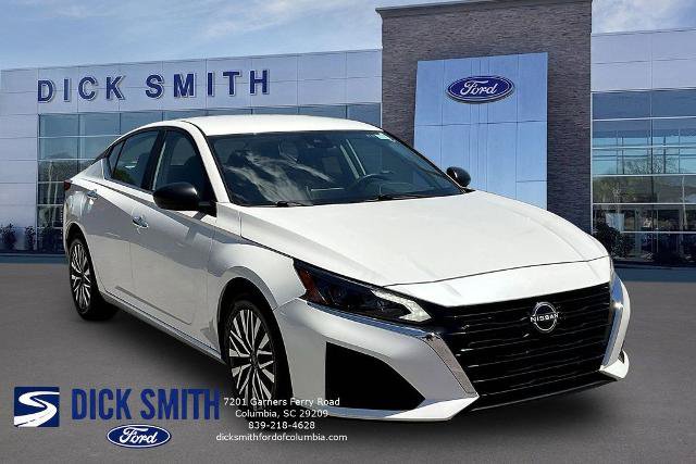 Used 2025 Nissan Altima 2.5 SV FWD image 3