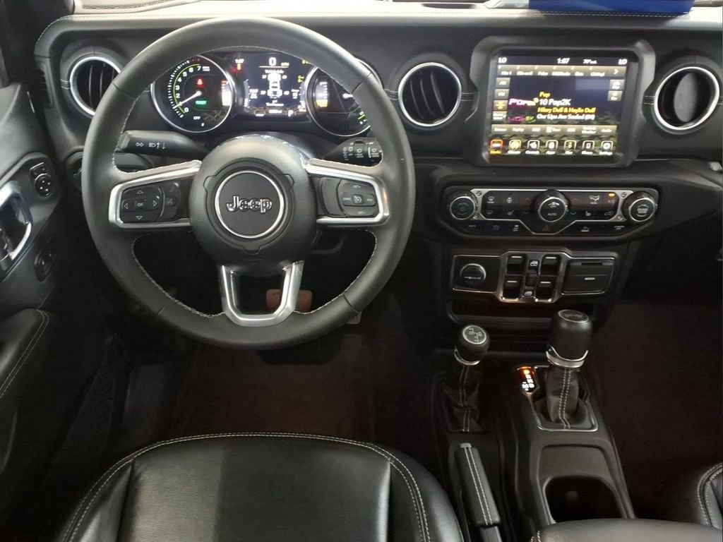 Used 2023 Jeep Wrangler Unlimited Sahara w/ Cold Weather Group AWD/4WD image 5