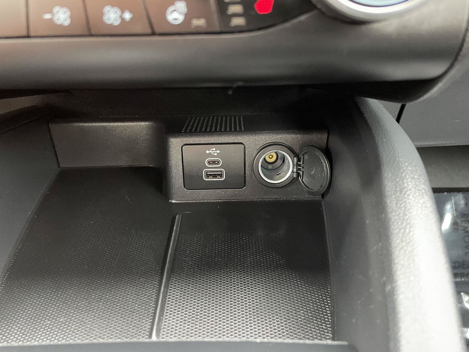 Certified 2025 Ford Escape ST-Line Select AWD/4WD image 28