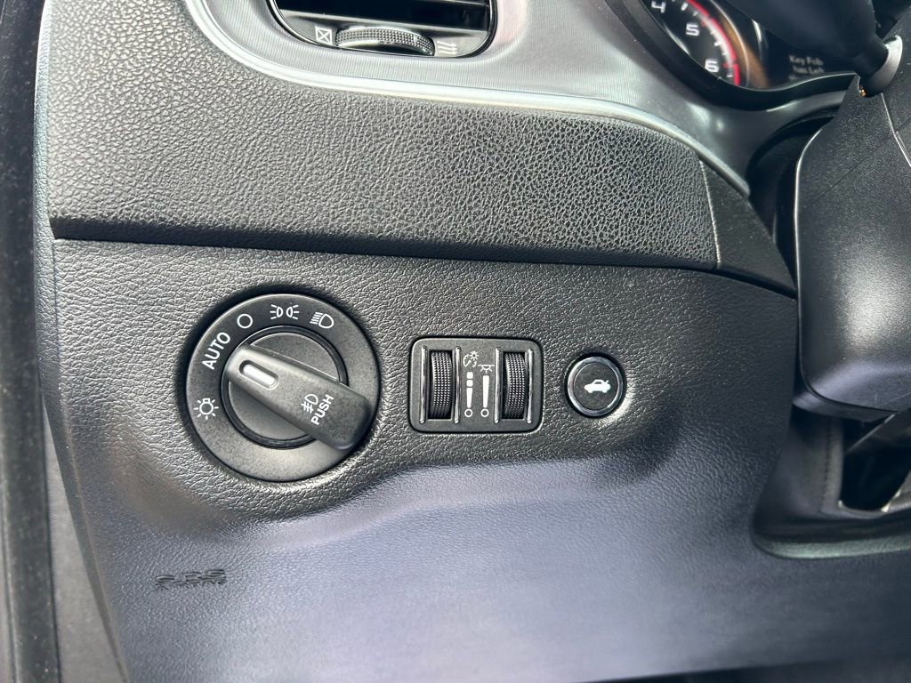 Used 2019 Dodge Charger SXT w/ Blacktop Package image 20