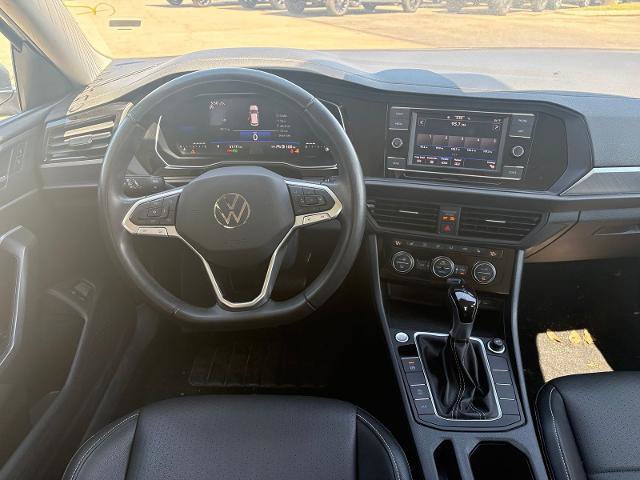 Used 2024 Volkswagen Jetta SE FWD image 12