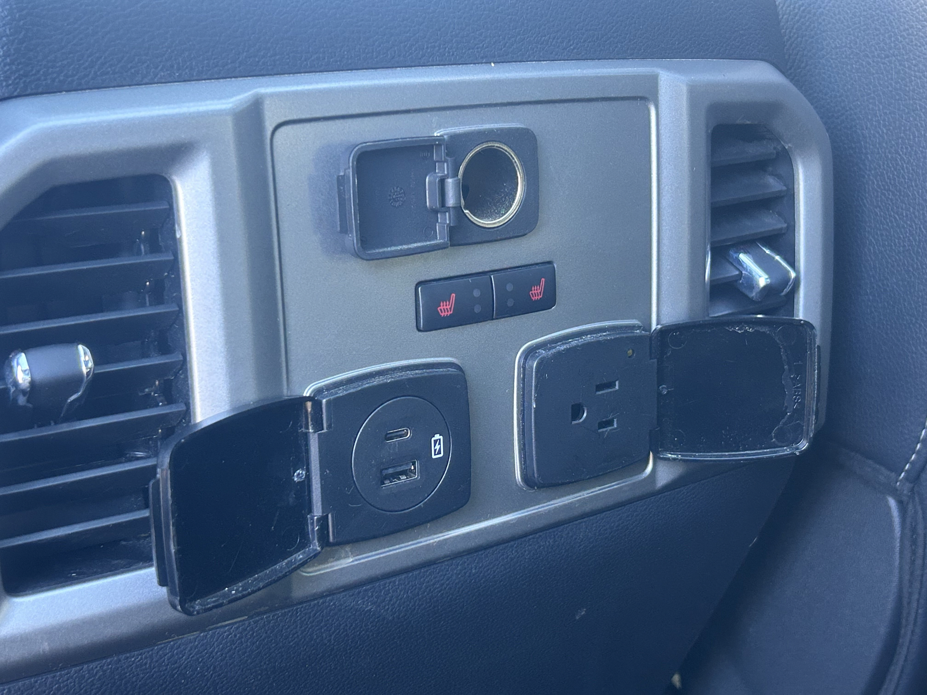 Certified 2022 Ford F250 Lariat w/ Tremor Off-Road Package AWD/4WD image 28