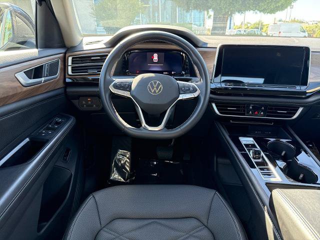 Used 2024 Volkswagen Atlas SE w/ Panoramic Sunroof Package FWD image 13
