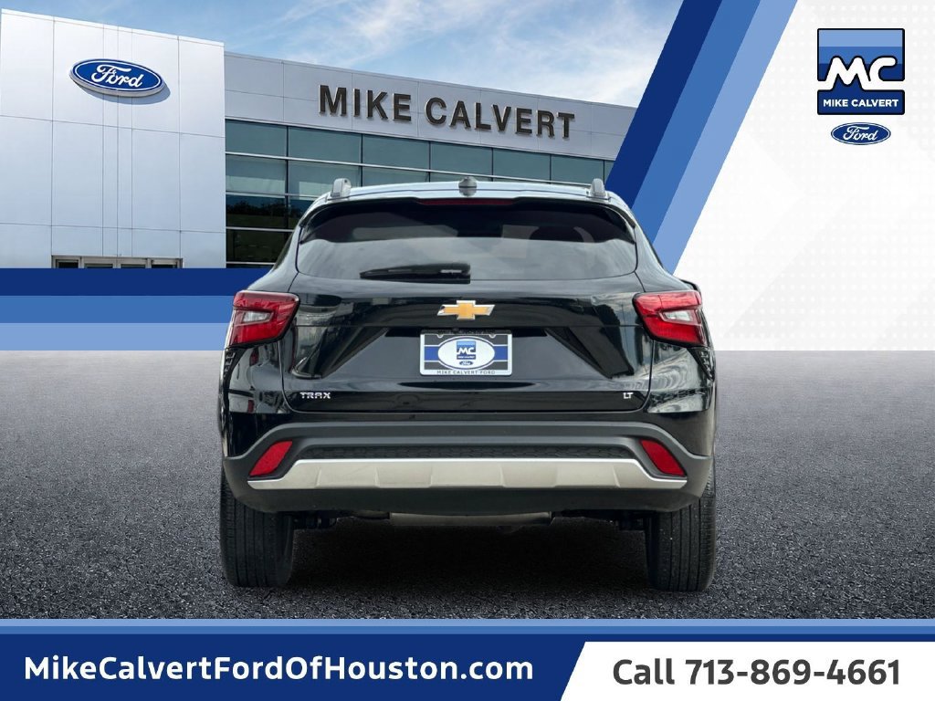Used 2025 Chevrolet Trax LT w/ LT Convenience Package FWD image 4