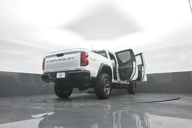 Used 2024 Chevrolet Colorado ZR2 w/ Safety Package AWD/4WD image 42