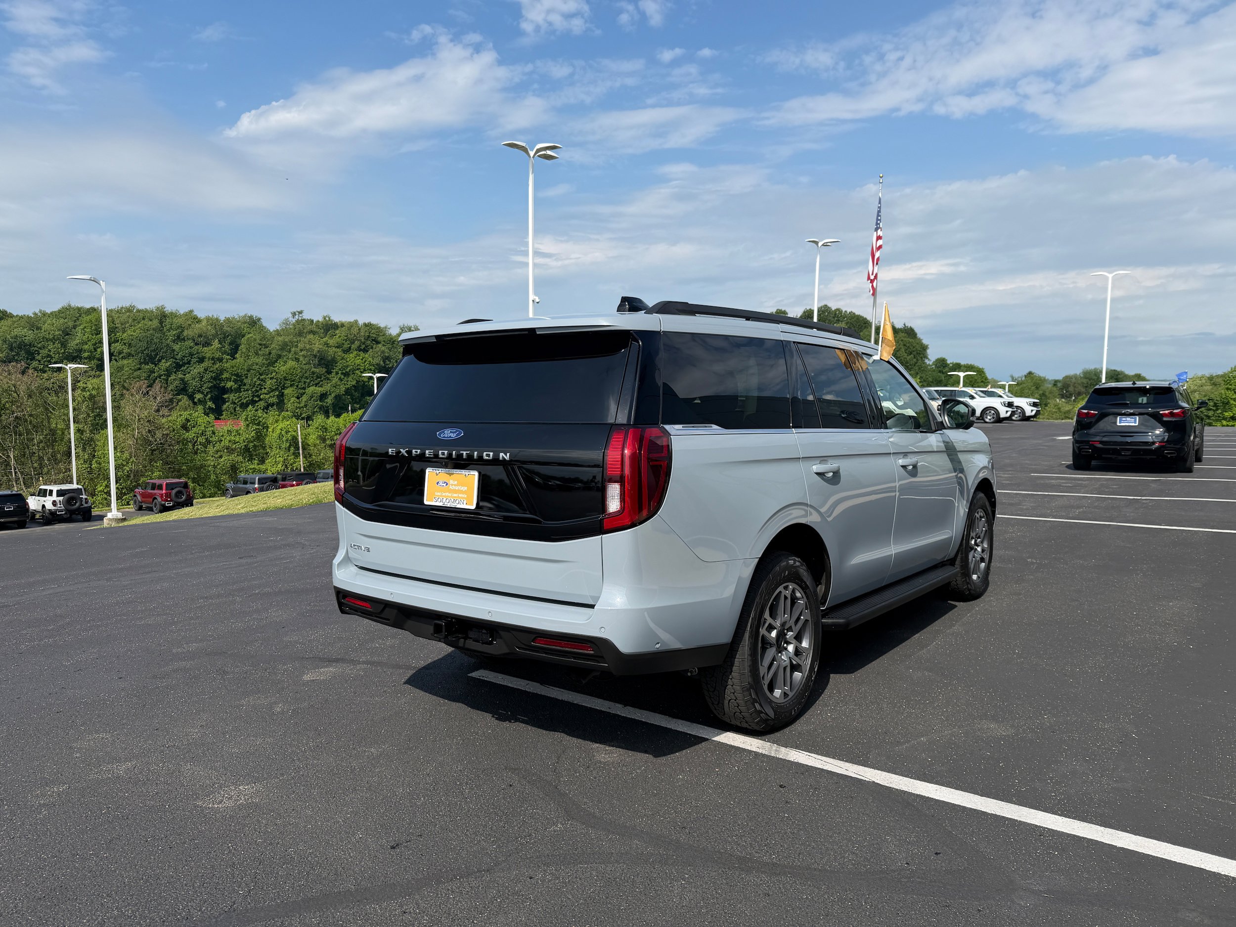 Certified 2025 Ford Expedition Active AWD/4WD image 6