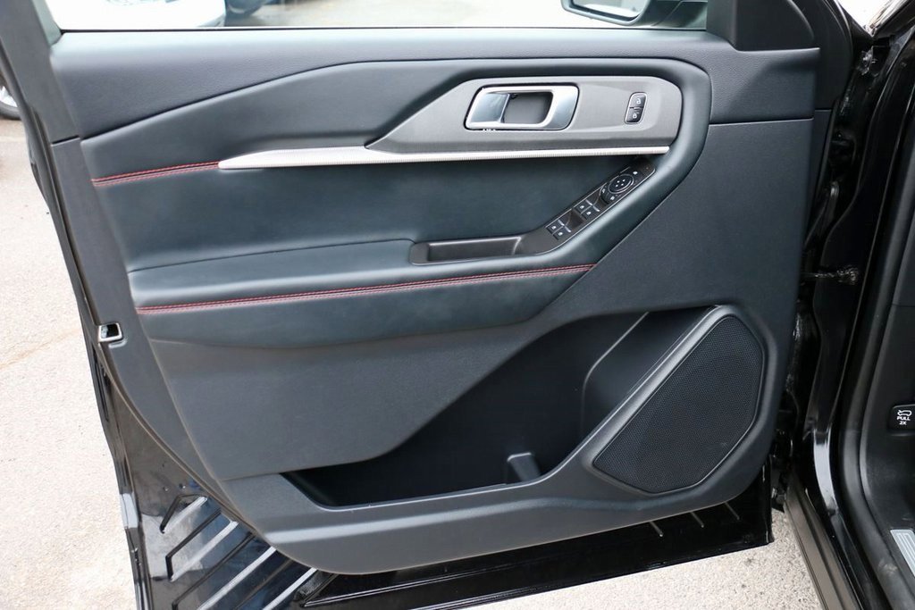 Certified 2025 Ford Explorer ST-Line image 13