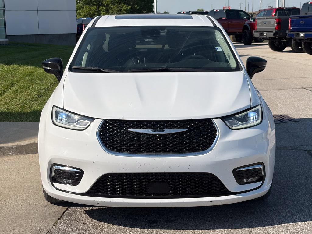 Used 2024 Chrysler Pacifica Limited FWD image 6