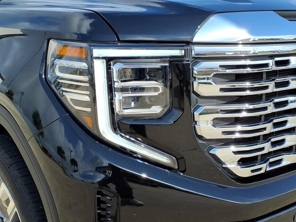 Used 2025 GMC Sierra 1500 Denali AWD/4WD image 9