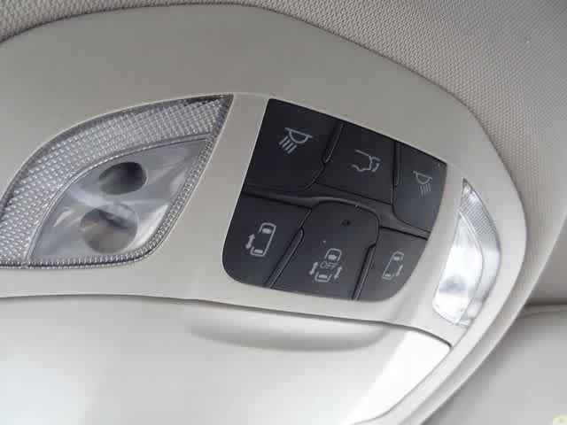 Used 2023 Chrysler Pacifica Touring-L FWD image 42
