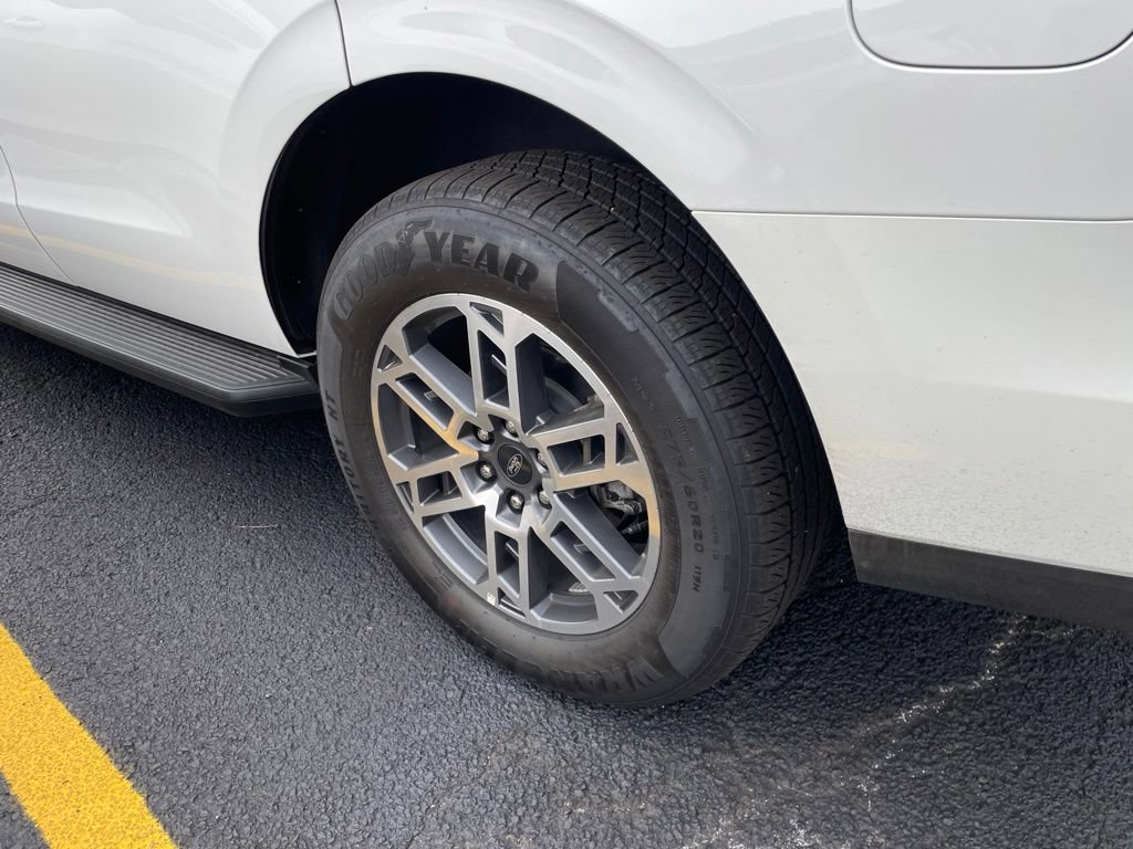 Certified 2025 Ford Expedition Active RWD image 4