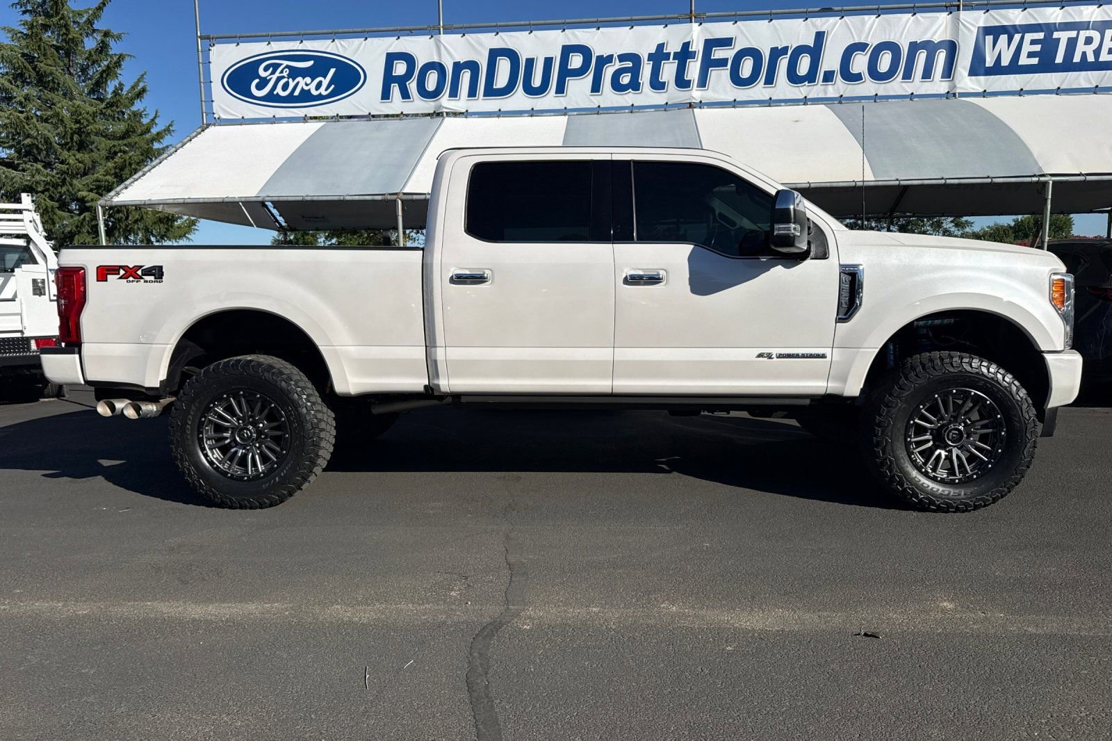 Certified 2017 Ford F250 Platinum w/ Platinum Ultimate Package AWD/4WD image 3