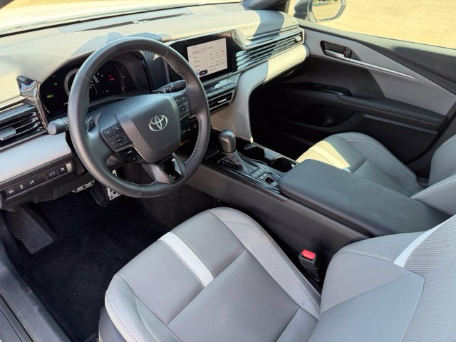 Used 2025 Toyota Camry SE w/ Convenience Package FWD image 12