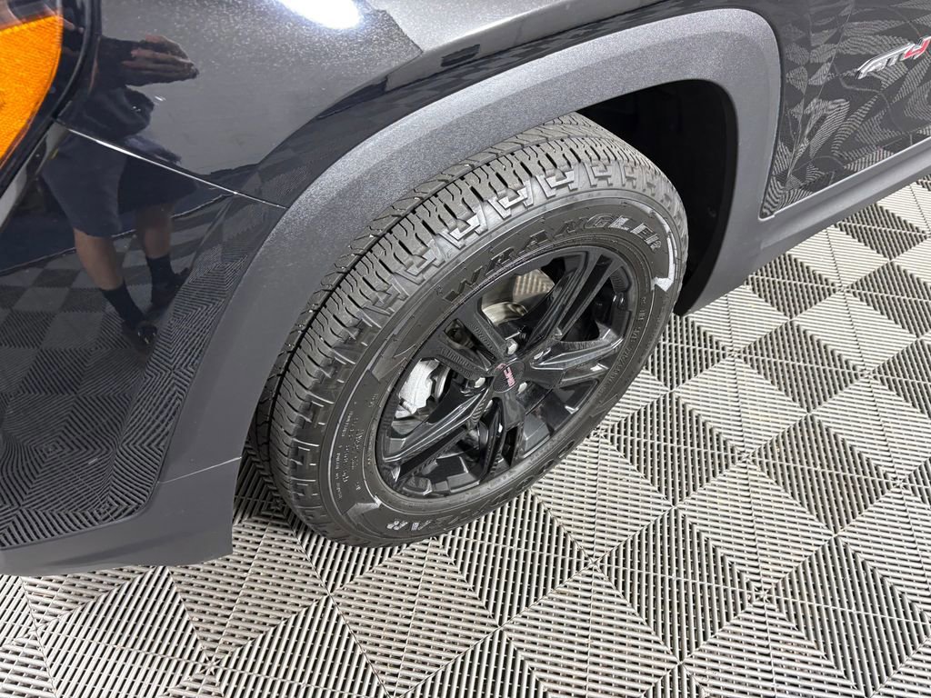 Used 2024 GMC Terrain AT4 w/ Infotainment Package II AWD/4WD image 9