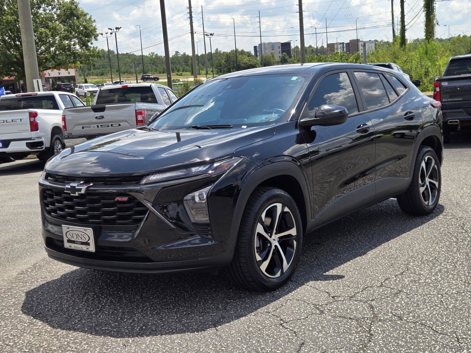Used 2024 Chevrolet Trax RS w/ Driver Confidence Package FWD image 2
