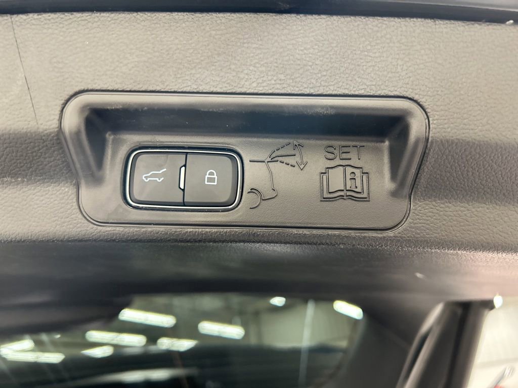 Certified 2022 Ford Explorer XLT w/ Equipment Group 202A image 34