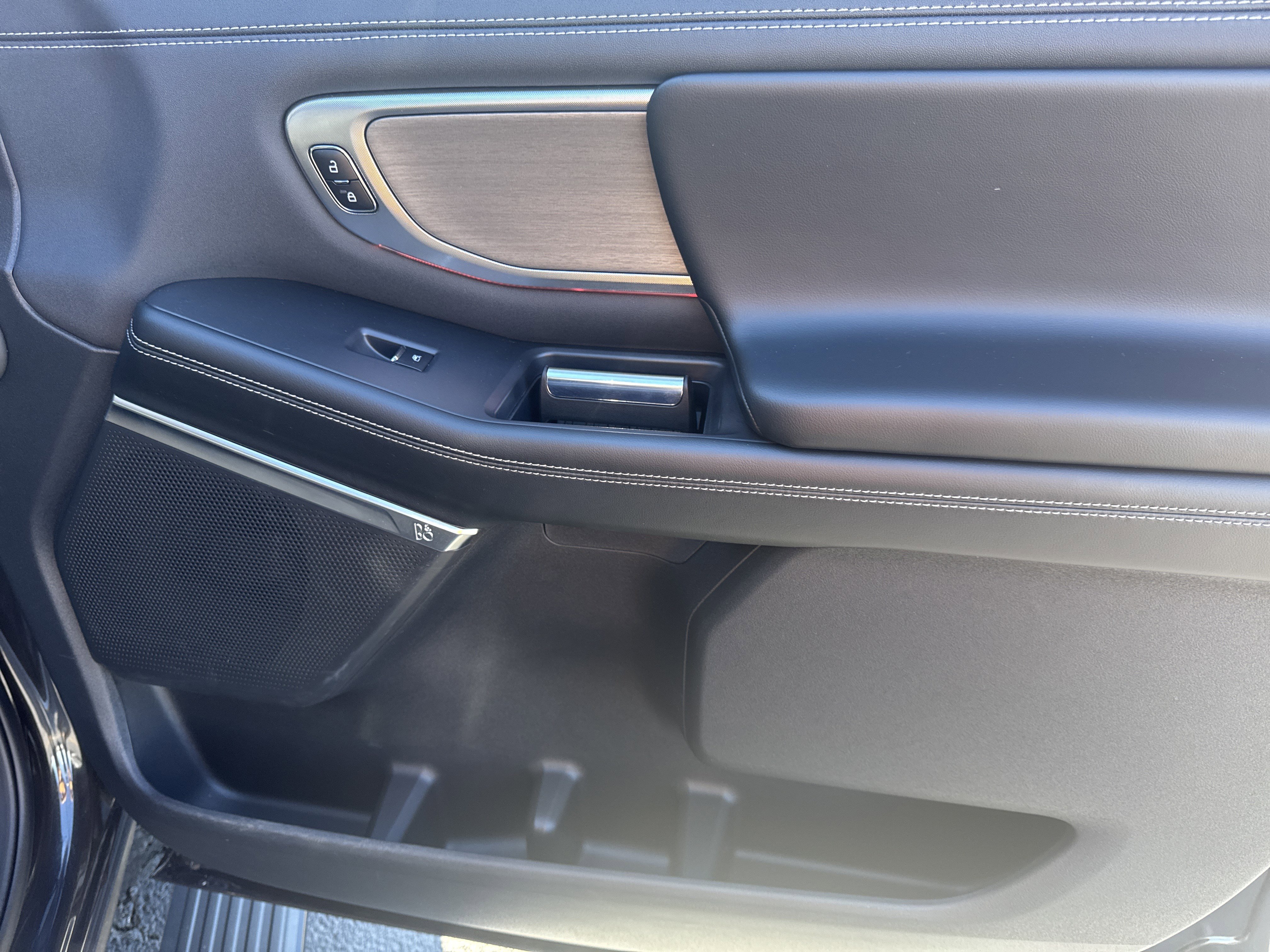 Certified 2025 Ford Expedition Platinum w/ Driver's Package image 14